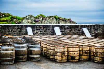 Whiskeybrennerei auf der Insel Islay